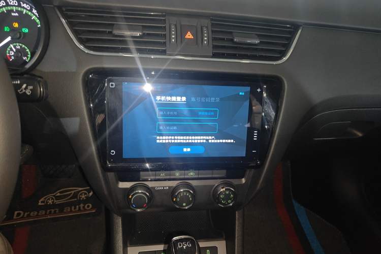 Used Skoda Octavia 2019 TSI230 DSG Smart & Comfort Edition China VI Standard Audio And AC Panel