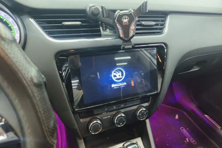 Used Skoda Octavia 2019 1.5L Automatic Smart Drive Luxury Edition China V Standard Audio And AC Panel