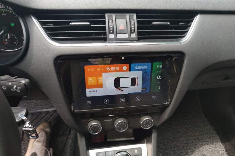 Used Skoda Octavia 2019 1.5L Automatic SmartDrive Comfort Edition China VI Standard Audio And AC Panel