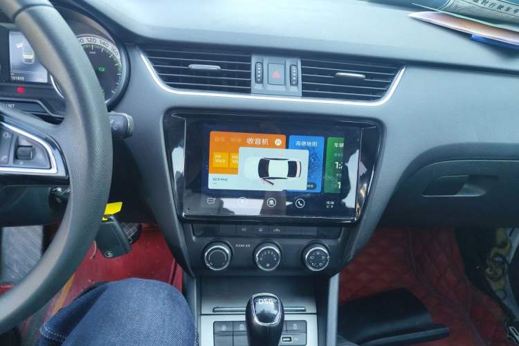 Used Skoda Octavia 2019 TSI280 DSG Luxury Edition Audio And AC Panel
