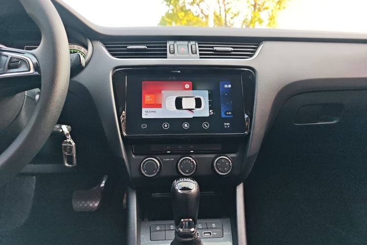 Used Skoda Octavia 2019 TSI230 DSG Luxury Edition Station Wagon China V Standard Audio And AC Panel