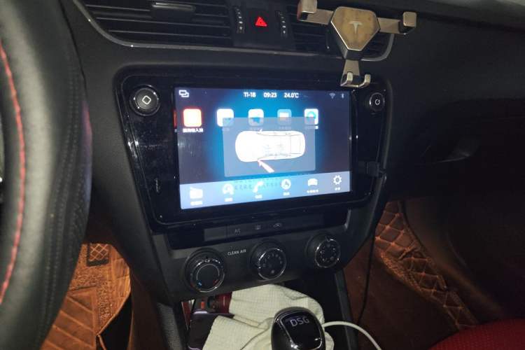 Used Skoda Octavia 2019 TSI230 DSG Luxury Edition Audio And AC Panel