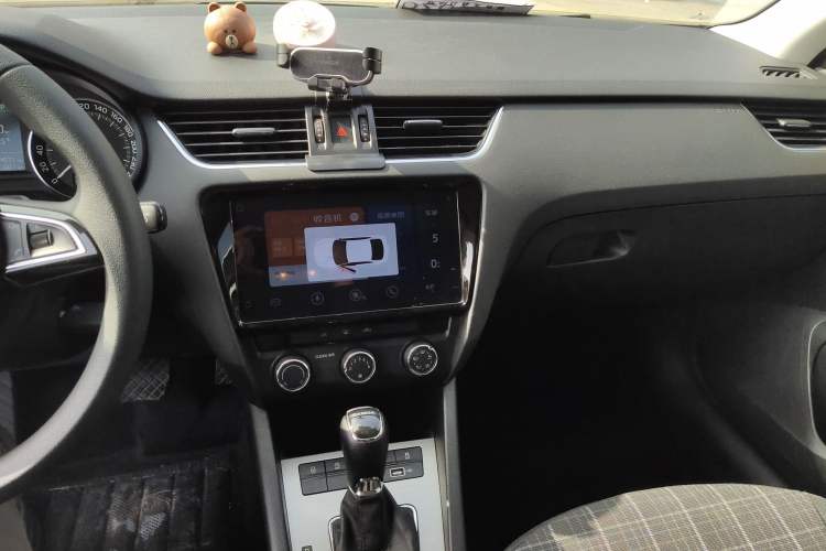 Used Skoda Octavia 2019 1.5L Automatic SmartDrive Comfort Edition China VI Standard Audio And AC Panel