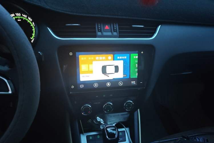 Used Skoda Octavia 2019 1.5L Automatic SmartDrive Comfort Edition China V Standard Audio And AC Panel