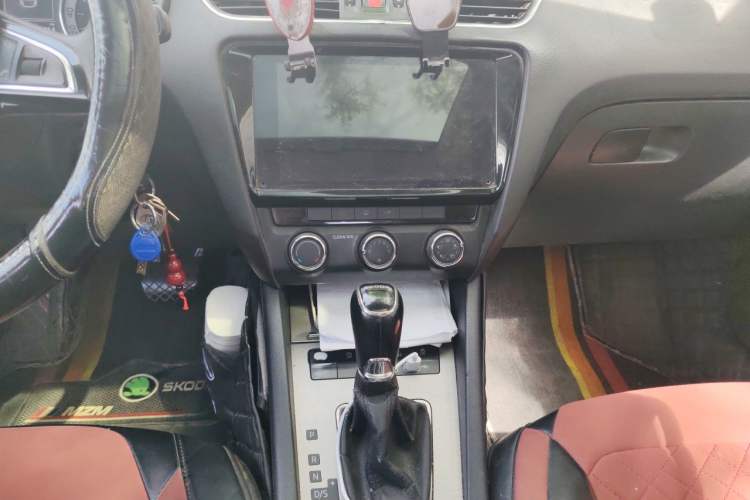 Used Skoda Octavia 2019 1.5L Automatic Smart Drive Luxury Edition China V Standard Audio And AC Panel