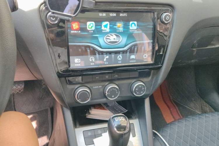 Used Skoda Octavia 2019 TSI230 DSG Luxury Edition Audio And AC Panel