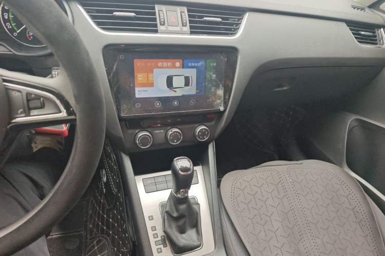 Used Skoda Octavia 2019 TSI230 DSG SmartDrive Comfort Edition China V Standard Audio And AC Panel