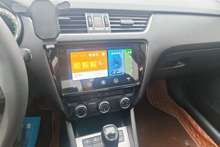 Used Skoda Octavia 2019 1.5L Automatic Smart Drive Luxury Edition China VI Standard Audio And AC Panel