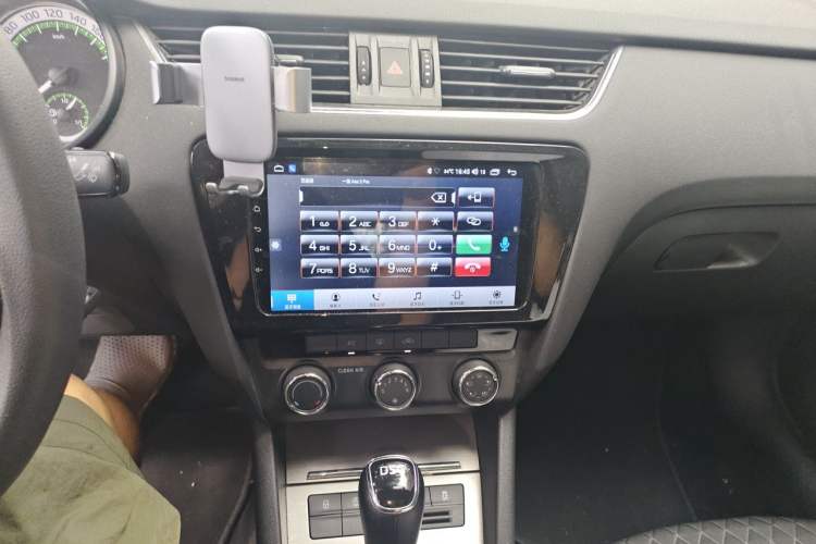 Used Skoda Octavia 2019 TSI280 DSG Luxury Edition Audio And AC Panel