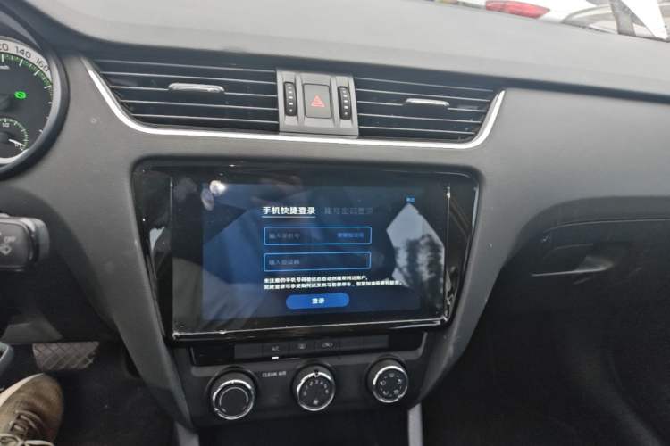 Used Skoda Octavia 2019 TSI280 DSG SmartDrive Luxury Edition China VI Audio And AC Panel