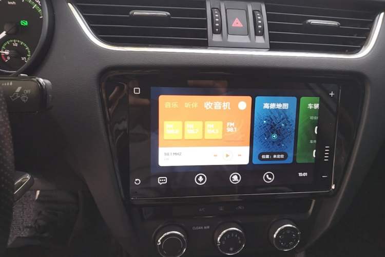 Used Skoda Octavia 2019 1.5L Automatic SmartDrive Comfort Edition China VI Standard Audio And AC Panel