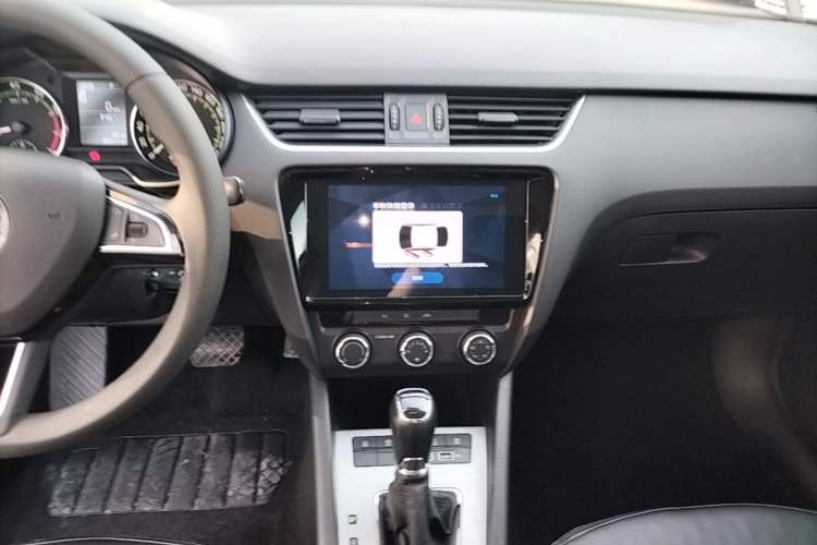 Used Skoda Octavia 2019 1.5L Automatic SmartDrive Comfort Edition China VI Standard Audio And AC Panel