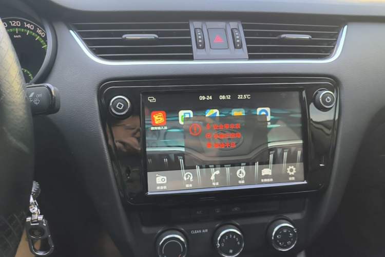 Used Skoda Octavia 2019 1.5L Automatic Comfort Edition Audio And AC Panel