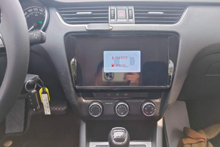 Used Skoda Octavia 2019 1.5L Automatic SmartDrive Comfort Edition China VI Standard Audio And AC Panel
