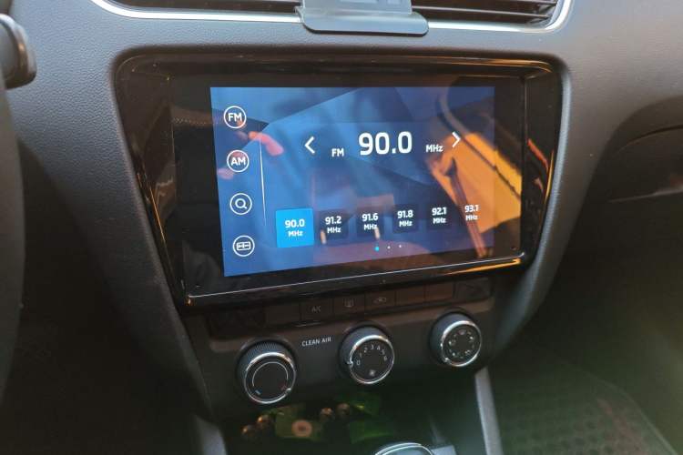 Used Skoda Octavia 2019 TSI280 DSG Luxury Edition Station Wagon China VI Standard Audio And AC Panel