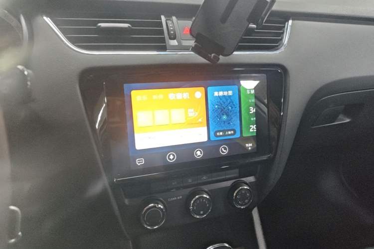 Used Skoda Octavia 2019 1.5L Automatic Smart Drive Luxury Edition China VI Standard Audio And AC Panel