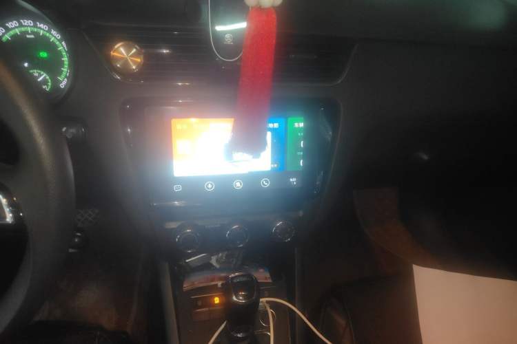 Used Skoda Octavia 2019 1.5L Automatic SmartDrive Comfort Edition China VI Standard Audio And AC Panel