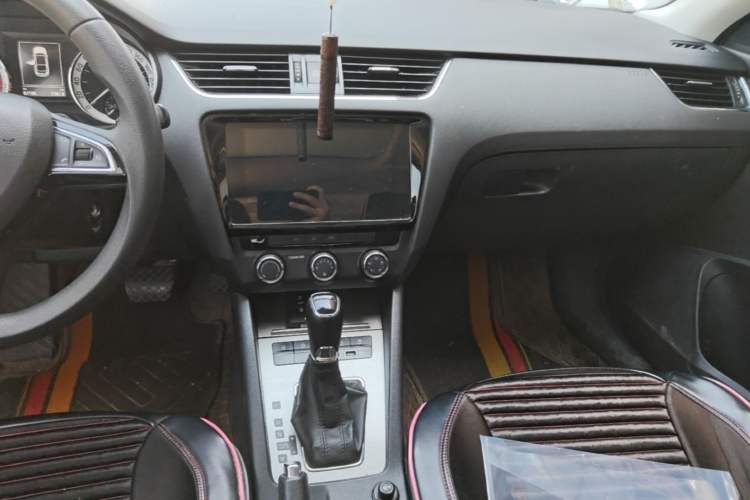 Used Skoda Octavia 2019 1.5L Automatic SmartDrive Comfort Edition China V Standard Audio And AC Panel