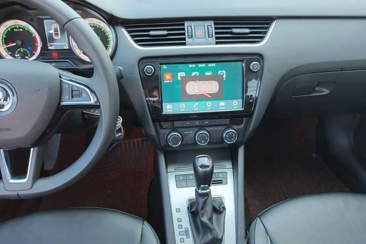 Used Skoda Octavia 2019 TSI230 DSG Luxury Edition Audio And AC Panel