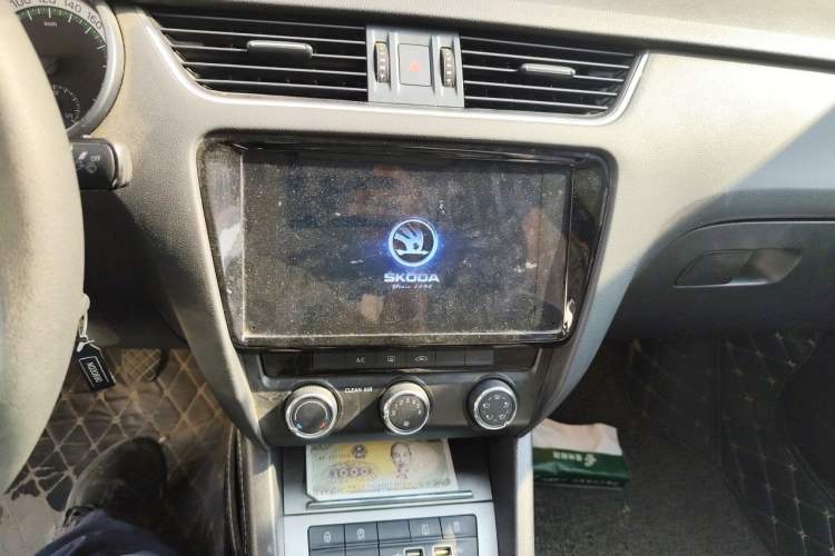 Used Skoda Octavia 2019 1.5L Manual SmartDrive Luxury Edition China VI Standard Audio And AC Panel