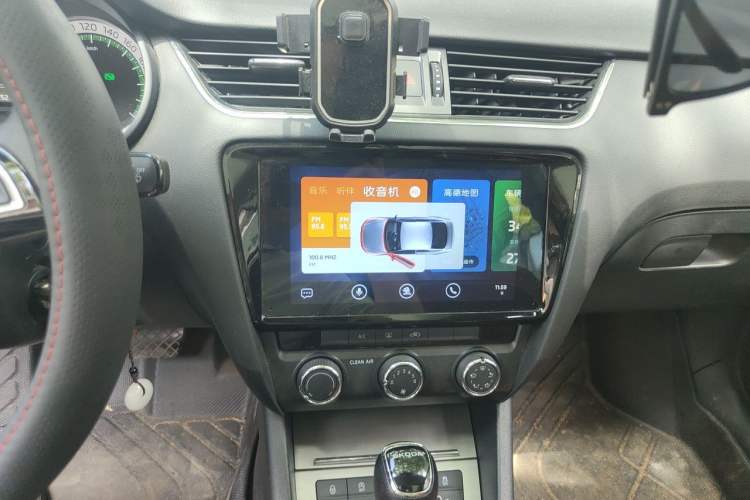 Used Skoda Octavia 2019 1.5L Automatic Smart Drive Luxury Edition China VI Standard Audio And AC Panel