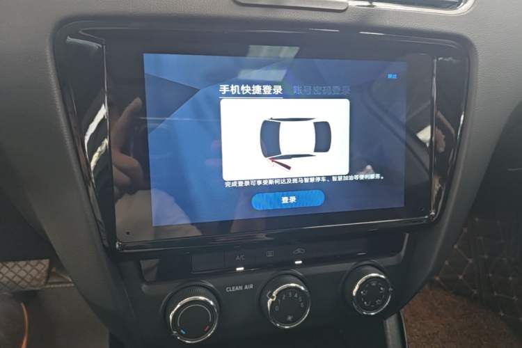 Used Skoda Octavia 2019 1.5L Automatic Smart Drive Luxury Edition China VI Standard Audio And AC Panel