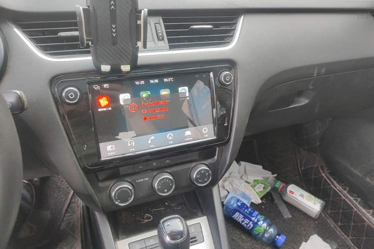 Used Skoda Octavia 2019 1.5L Automatic Luxury Edition Audio And AC Panel