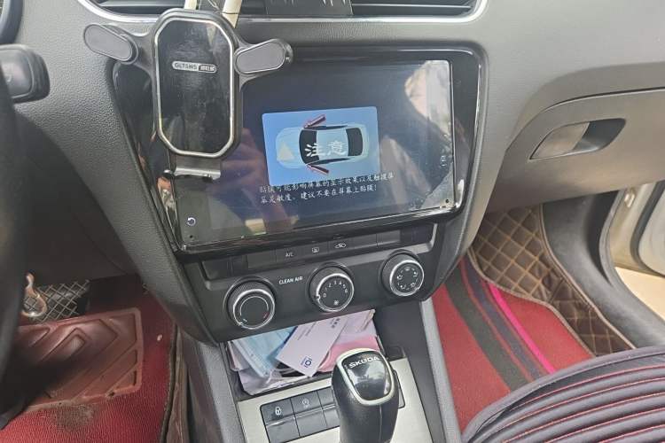 Used Skoda Octavia 2019 1.5L Automatic SmartDrive Comfort Edition China VI Standard Audio And AC Panel