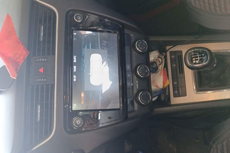 Used Skoda Octavia 2019 1.5L Manual Comfort Edition Audio And AC Panel