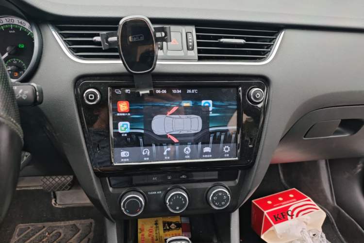 Used Skoda Octavia 2019 TSI230 DSG Luxury Edition Audio And AC Panel