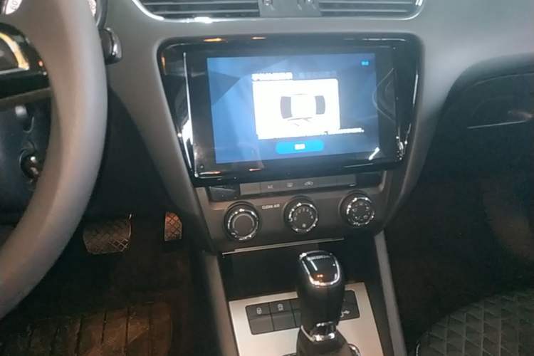 Used Skoda Octavia 2019 1.5L Automatic Smart Drive Luxury Edition China VI Standard Audio And AC Panel