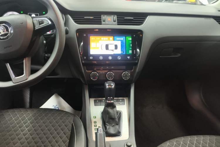 Used Skoda Octavia 2019 TSI280 DSG SmartDrive Luxury Edition China VI Audio And AC Panel