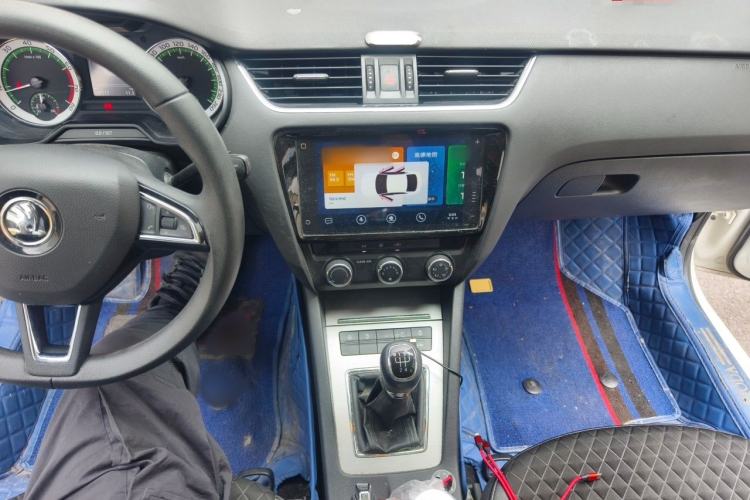 Used Skoda Octavia 2019 1.5L Manual SmartDrive Luxury Edition China V Standard Audio And AC Panel