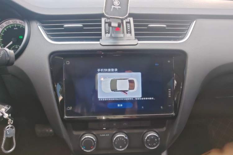 Used Skoda Octavia 2019 TSI280 DSG Luxury Edition Station Wagon China VI Standard Audio And AC Panel