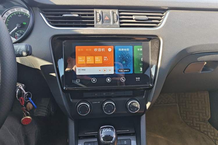 Used Skoda Octavia 2019 TSI280 DSG Luxury Edition Station Wagon China VI Standard Audio And AC Panel