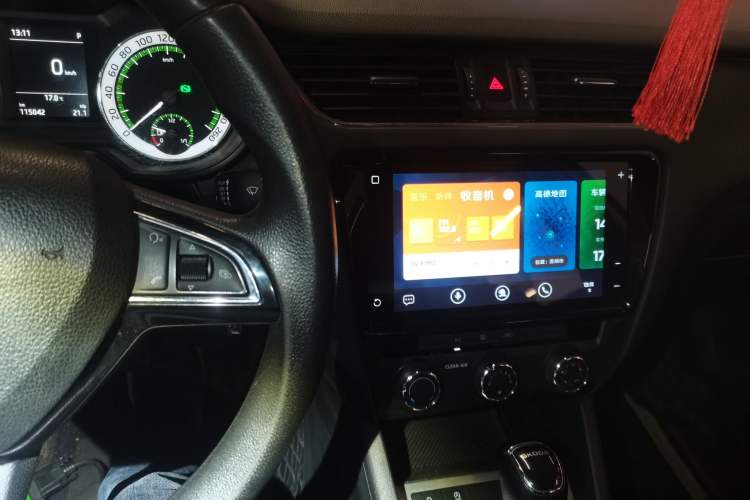 Used Skoda Octavia 2019 1.5L Automatic Smart Drive Luxury Edition China VI Standard Audio And AC Panel