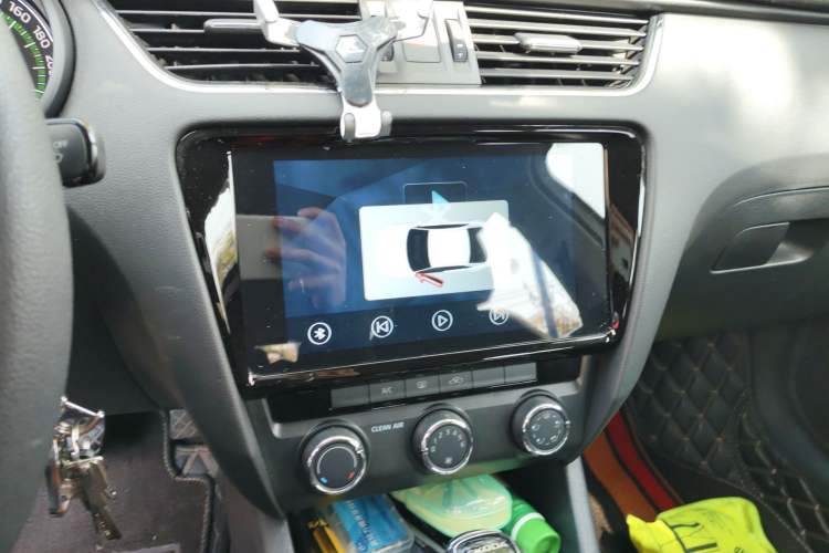 Used Skoda Octavia 2019 1.5L Automatic SmartDrive Comfort Edition China V Standard Audio And AC Panel