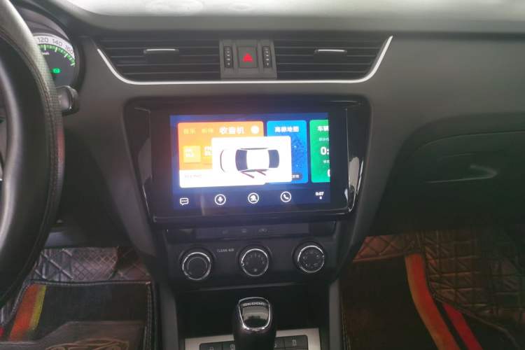 Used Skoda Octavia 2019 1.5L Automatic Smart Drive Luxury Edition China VI Standard Audio And AC Panel