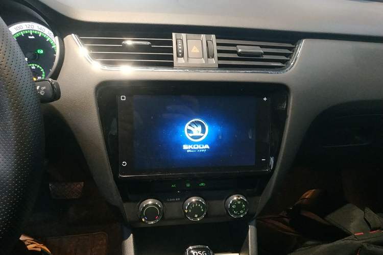 Used Skoda Octavia 2019 TSI230 DSG SmartDrive Luxury Edition China VI Audio And AC Panel