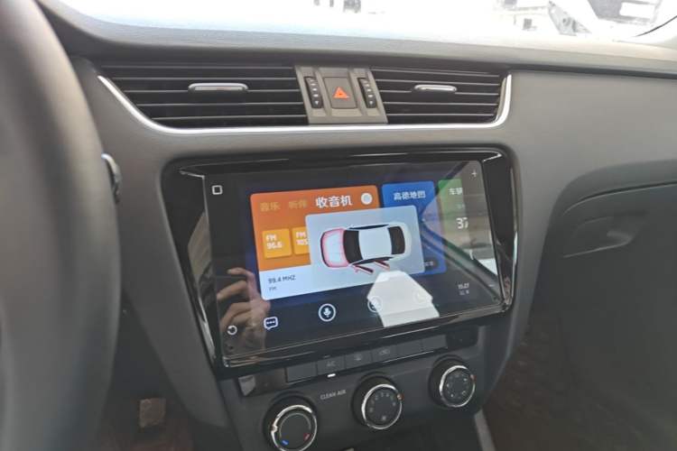 Used Skoda Octavia 2019 1.5L Automatic Smart Drive Luxury Edition China VI Standard Audio And AC Panel