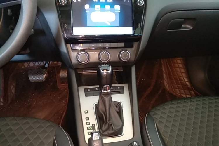 Used Skoda Octavia 2019 TSI230 DSG Luxury Edition Audio And AC Panel