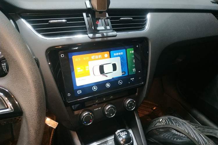 Used Skoda Octavia 2019 TSI280 DSG Luxury Edition Station Wagon China VI Standard Audio And AC Panel