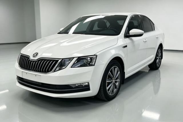 Ojetý Skoda Octavia 2019 TSI230 DSG Smart & Comfort Edition China VI Standard