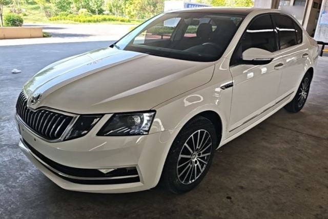 Used Skoda Octavia 2019 1.5L Automatic Smart Drive Luxury Edition China VI Standard