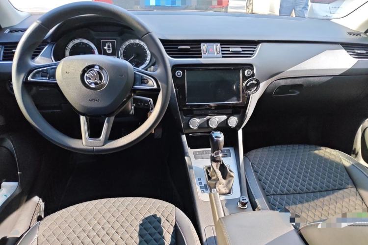 Used Skoda Octavia 2019 TSI230 DSG Luxury Edition Center Console