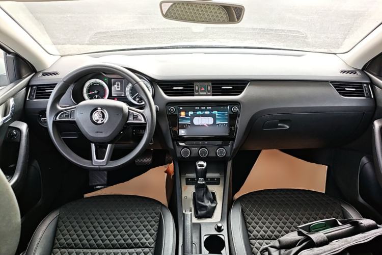 Used Skoda Octavia 2019 TSI230 DSG Luxury Edition Center Console