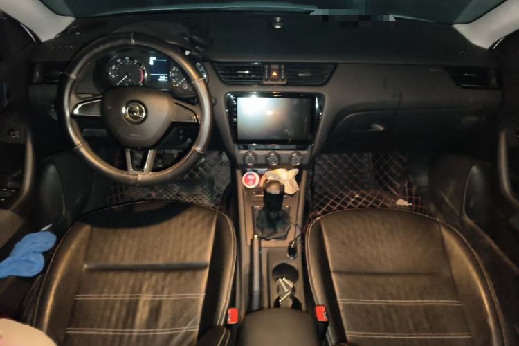 Used Skoda Octavia 2019 1.5L Manual Standard Edition China VI Center Console
