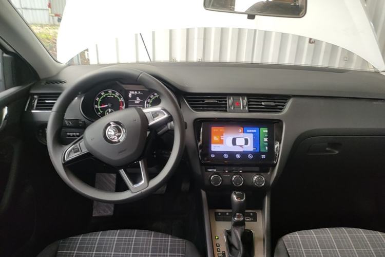 Used Skoda Octavia 2019 TSI230 DSG SmartDrive Comfort Edition China V Standard Center Console