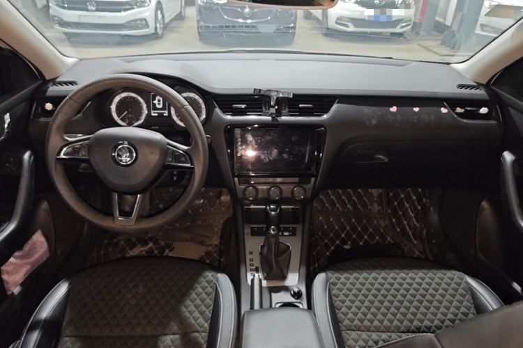 Used Skoda Octavia 2019 TSI230 DSG SmartDrive Luxury Edition China VI Center Console