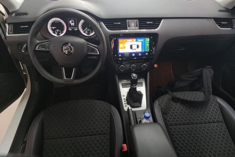 Used Skoda Octavia 2019 TSI280 DSG SmartDrive Luxury Edition China VI Center Console